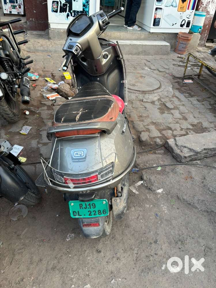 With all accesseries and with charger