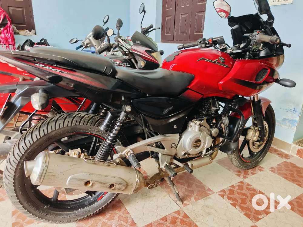 Pulsar 220 F in excellent condition