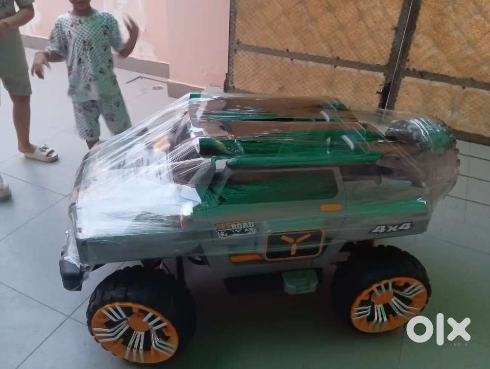 Kids car only 1 month uste 4*4