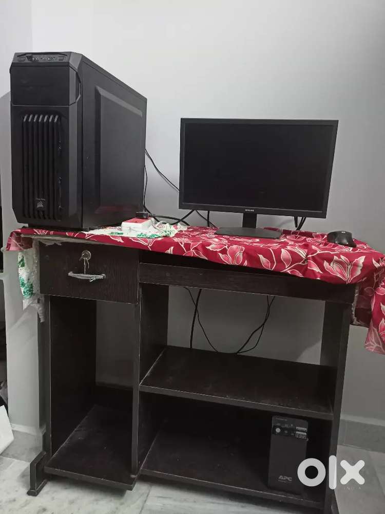 Computer monitor and table