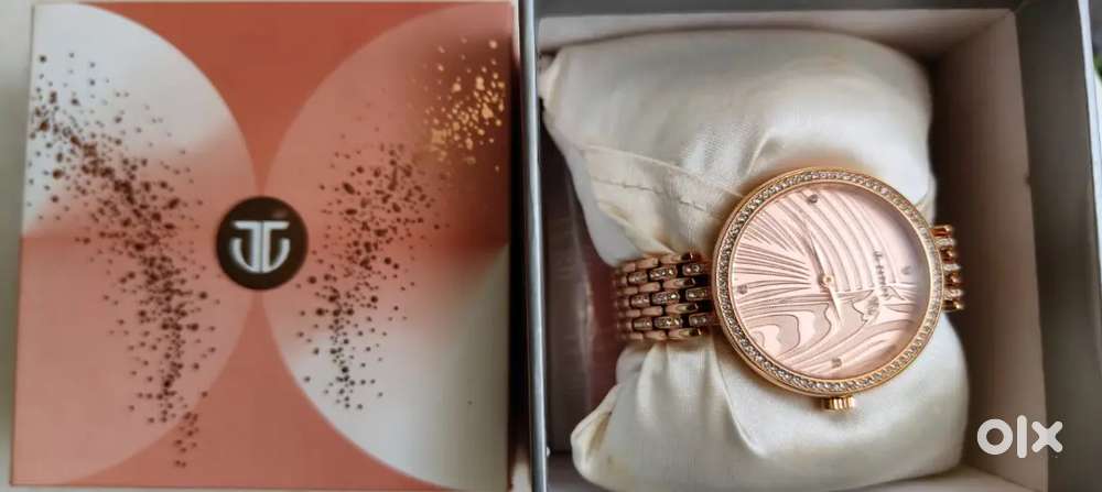 Pearl dial rose gold stainless steel strap new watch for women.