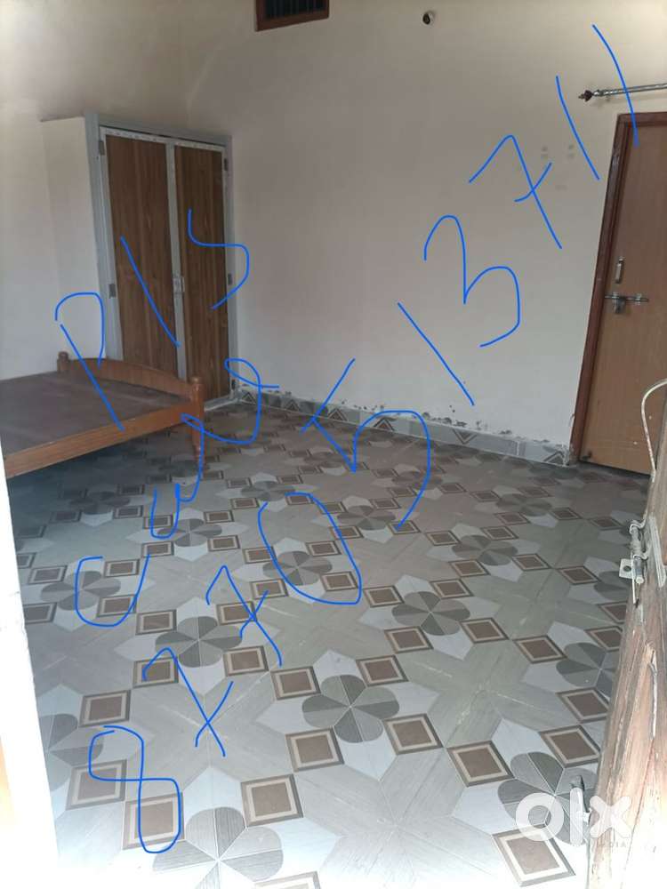 Room Rent main available hai