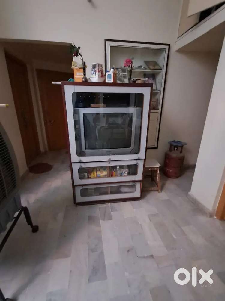 Samsung 24 TV with sturdy wooden cabinet