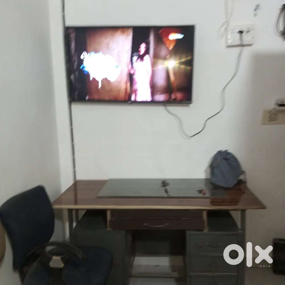 Furnished  room siz uhe 12*8ft