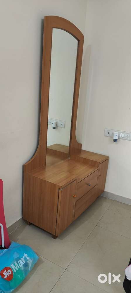 Dressing table