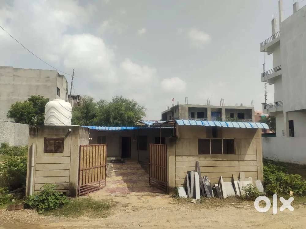 Near piprali circle 2 room+ let bath +200gaj tinsed cover free space