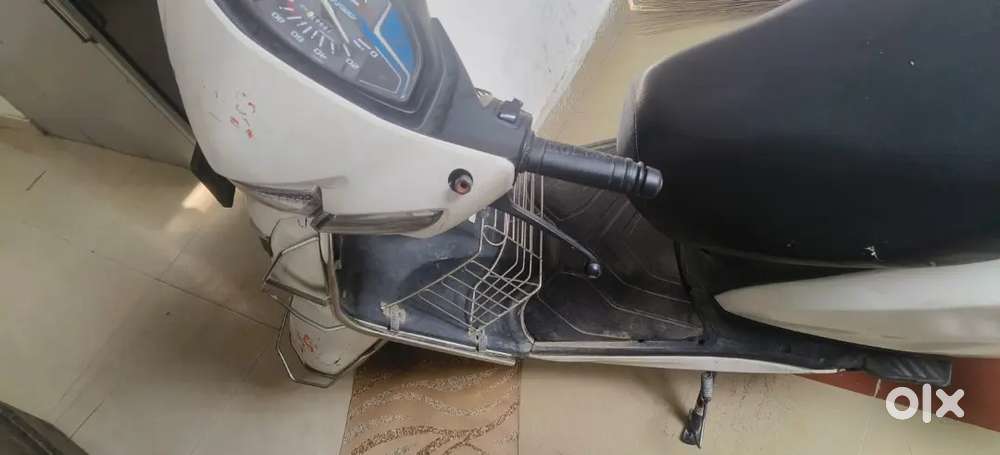 Activa 6g white