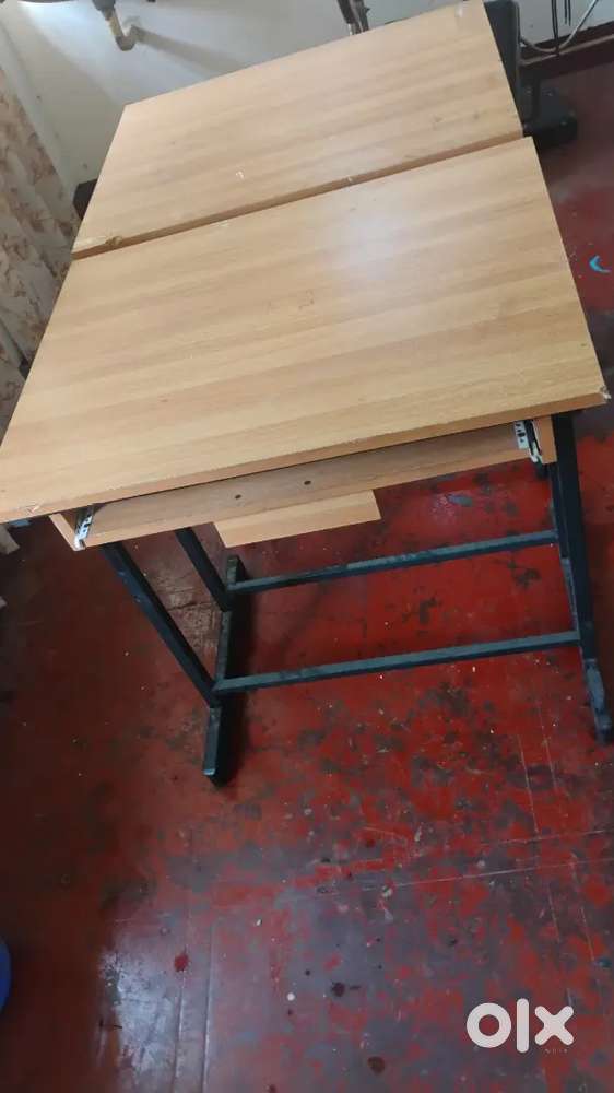 Computer table