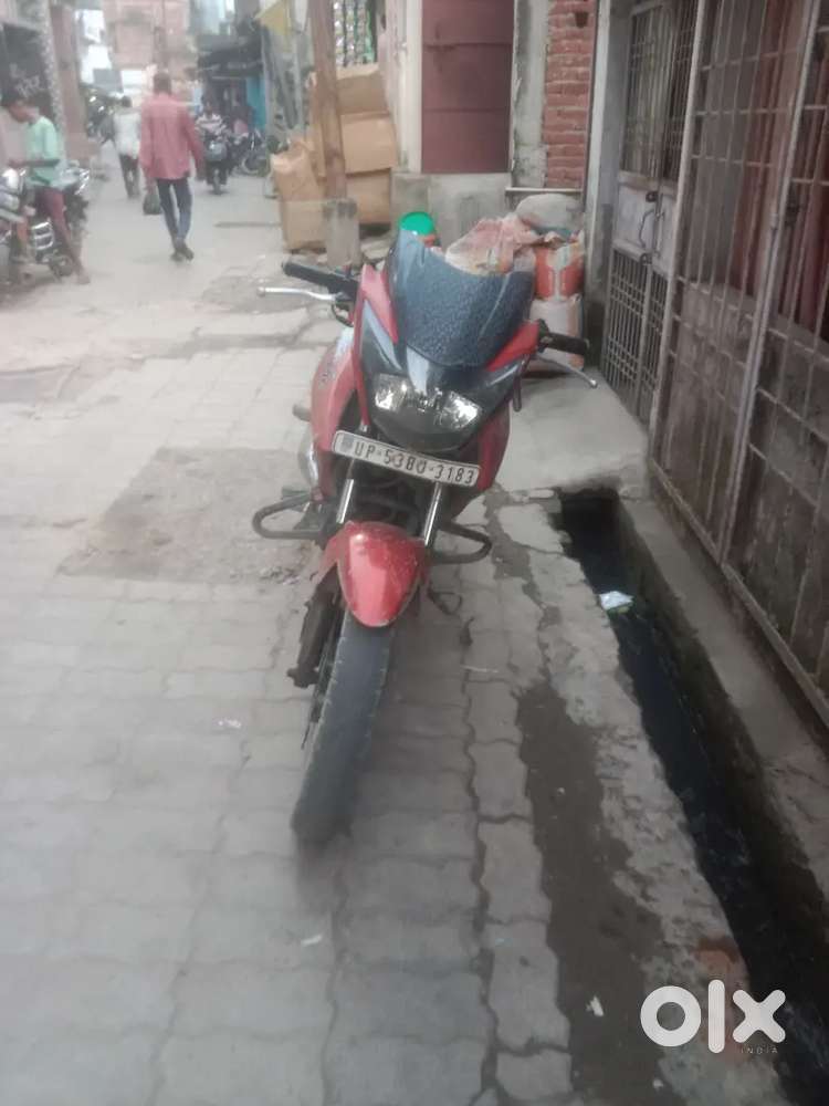 Koi problem nahin hai bhai piche ka break kharab hai aur koi dikkat i