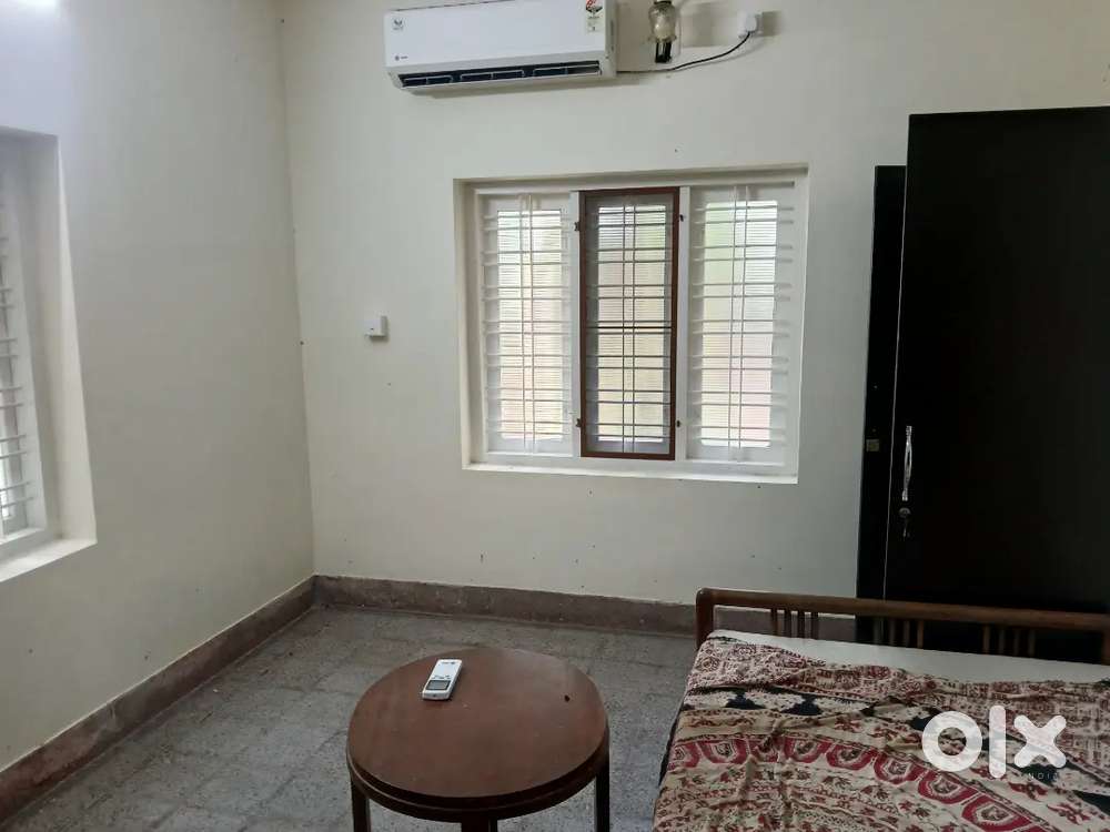 Executive batchilers 3 bhk furnished house