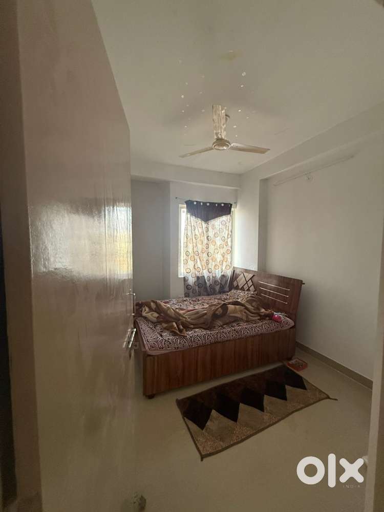 Need girl flatmate 1 bhk flat available full independent