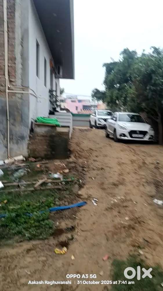 Premanand Maharaj ji ke 150 mitar ki duri par plot  Radhe Radhe