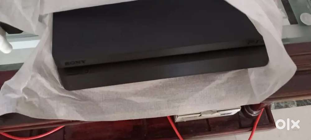 PS4 1TB As new as new one