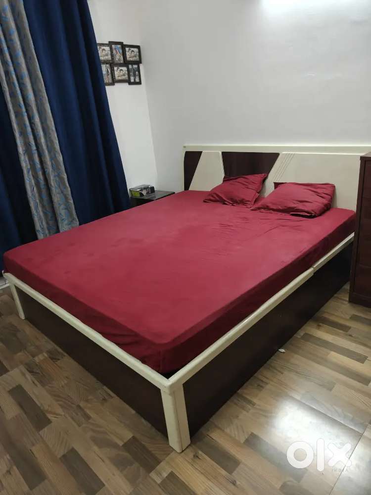 King size bed