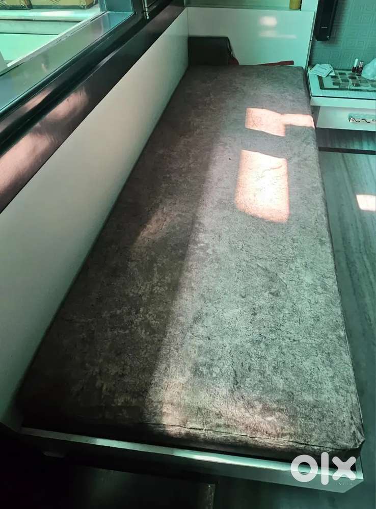 White colour setty with gaddi