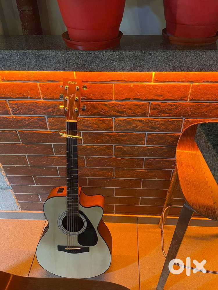 Yamaha guitar ,FSX80CNT semi accoustic guitar