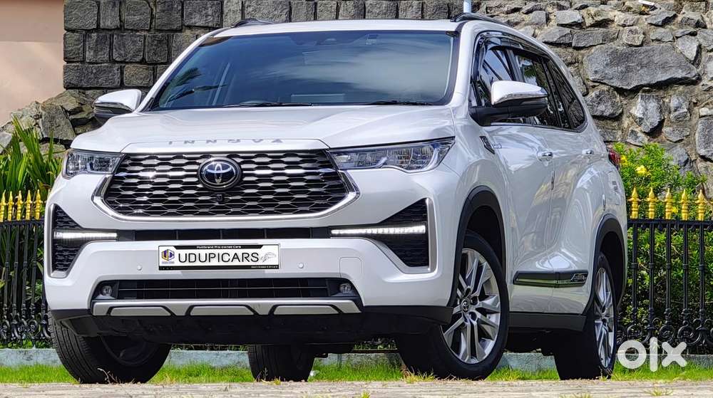 Toyota Innova Hycross 2.0 ZX (O) Hybrid 7 STR, 2023, Petrol