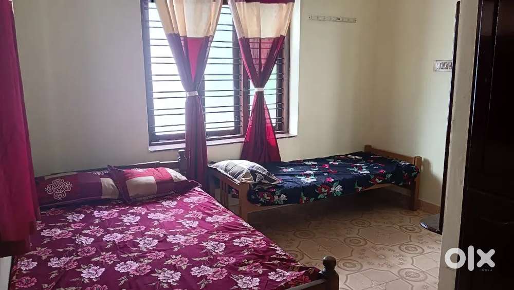 Pg for ladies at Pattom near Treasury directorate and Vydyuthi bhavan