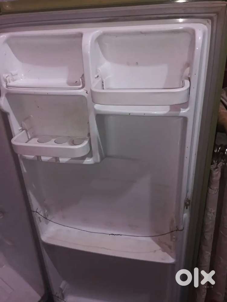 L.G company ki fridge hai..190 litre.. me..