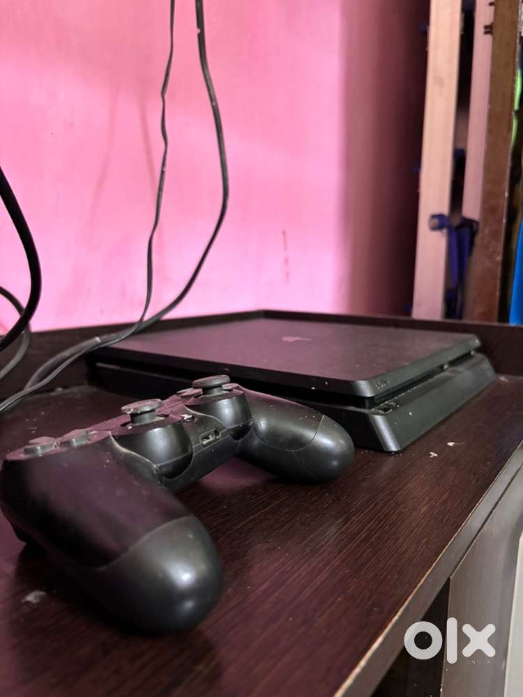 PS4 slim Sony