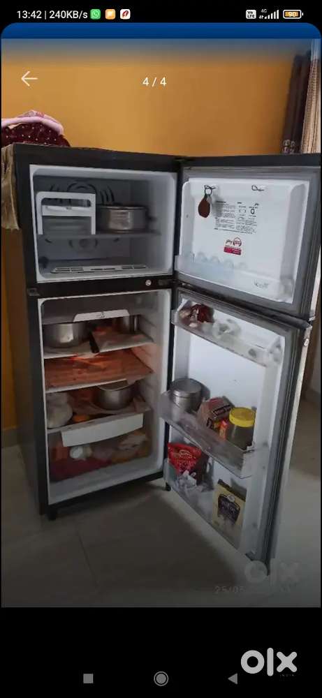 Double door refrigerator