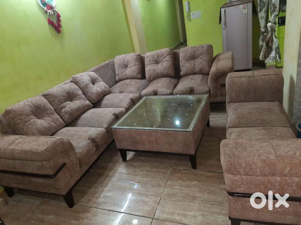 8 seater luxery sofa  full set with  table for sale
