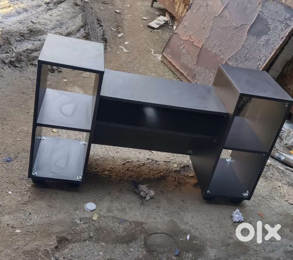 Tv rack 3*2.5 brand new