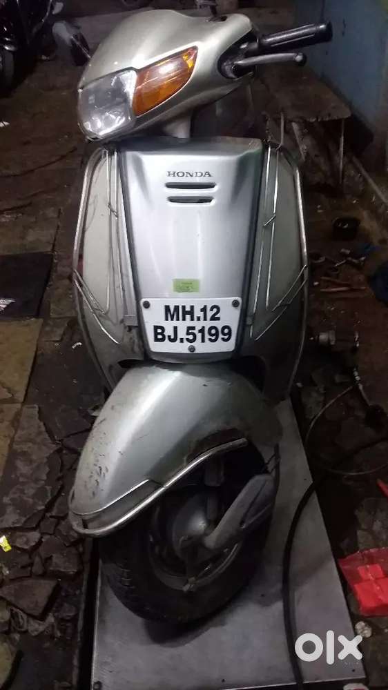 Two wheeler mechanic