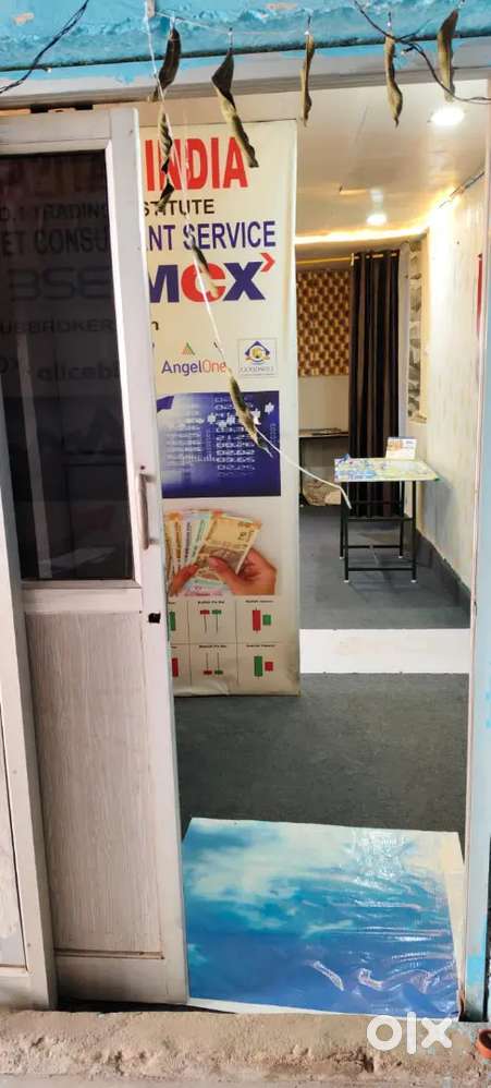 Prime location me office Khali hai lalpur thana ke pass