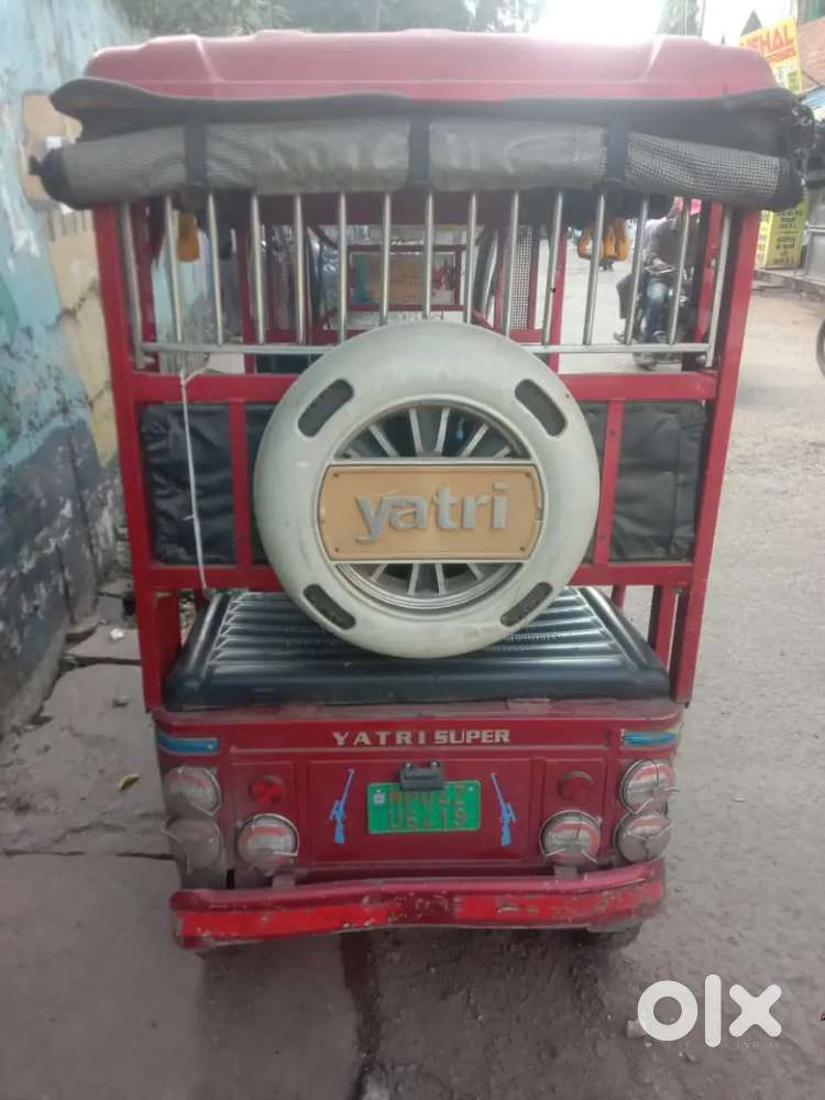 Yatri super 90 chalti he battery garanti me he 1 year ki