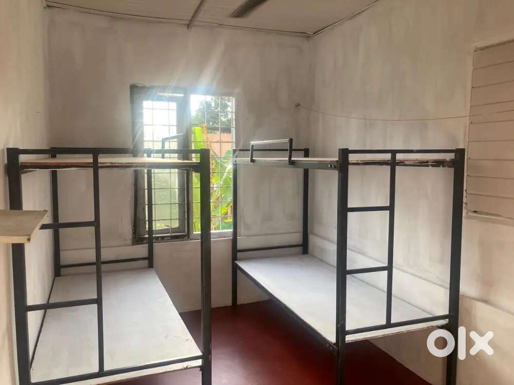 4 bed sharing for boys PG in kadavanthra