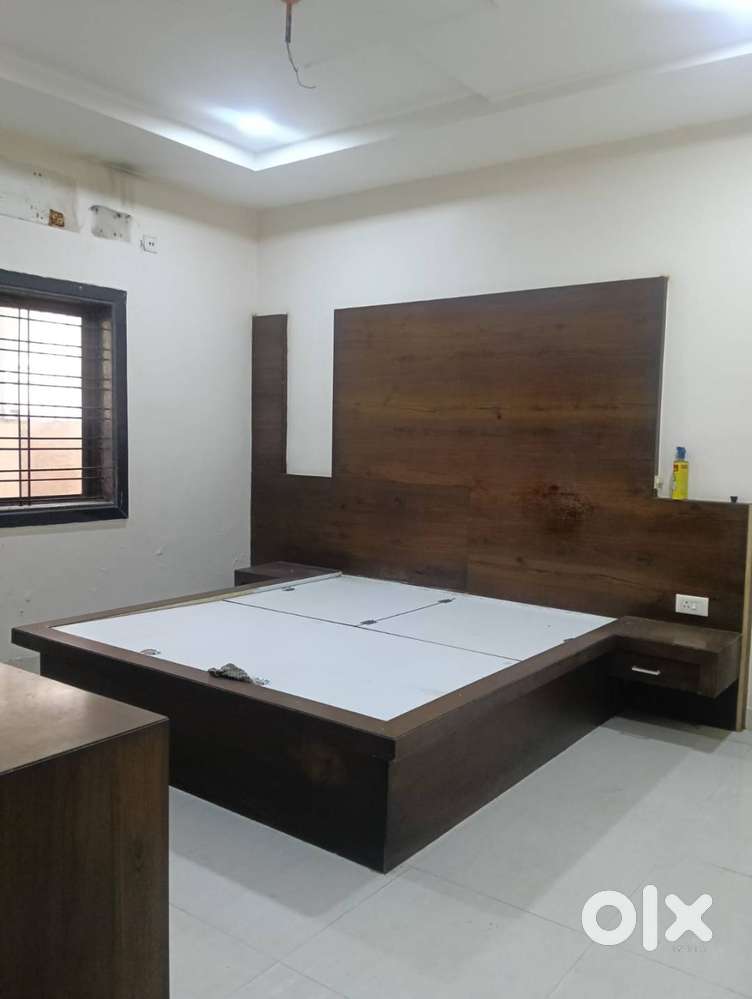 3BHK semi furnished at Agroha colony on ground floor