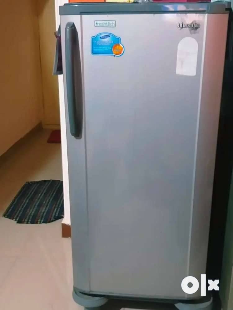 SAMSUNG FRIDGE WITH NEAT CONDITION FOR SALE