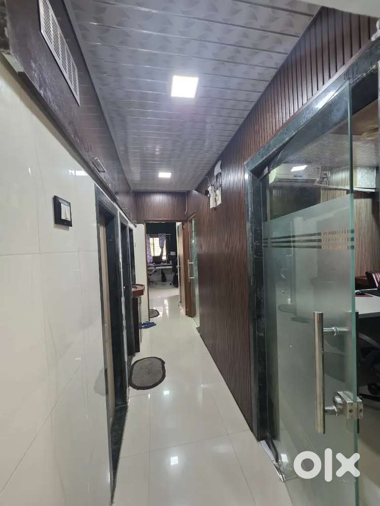 Fully farnished office for rent palghar E station 0km 1st floor corner