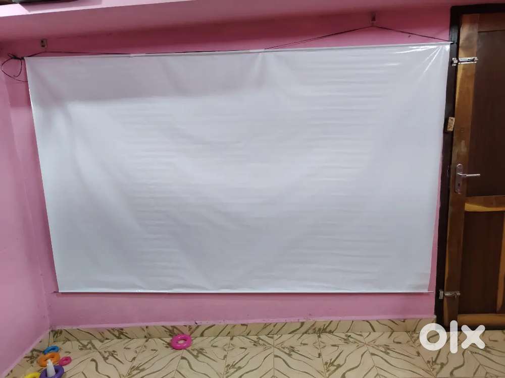 Projector screen