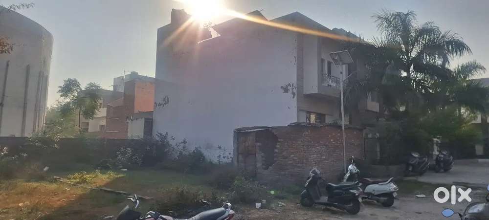 Very good 213 gajj plot near bus stand patiala and near urban estate 2