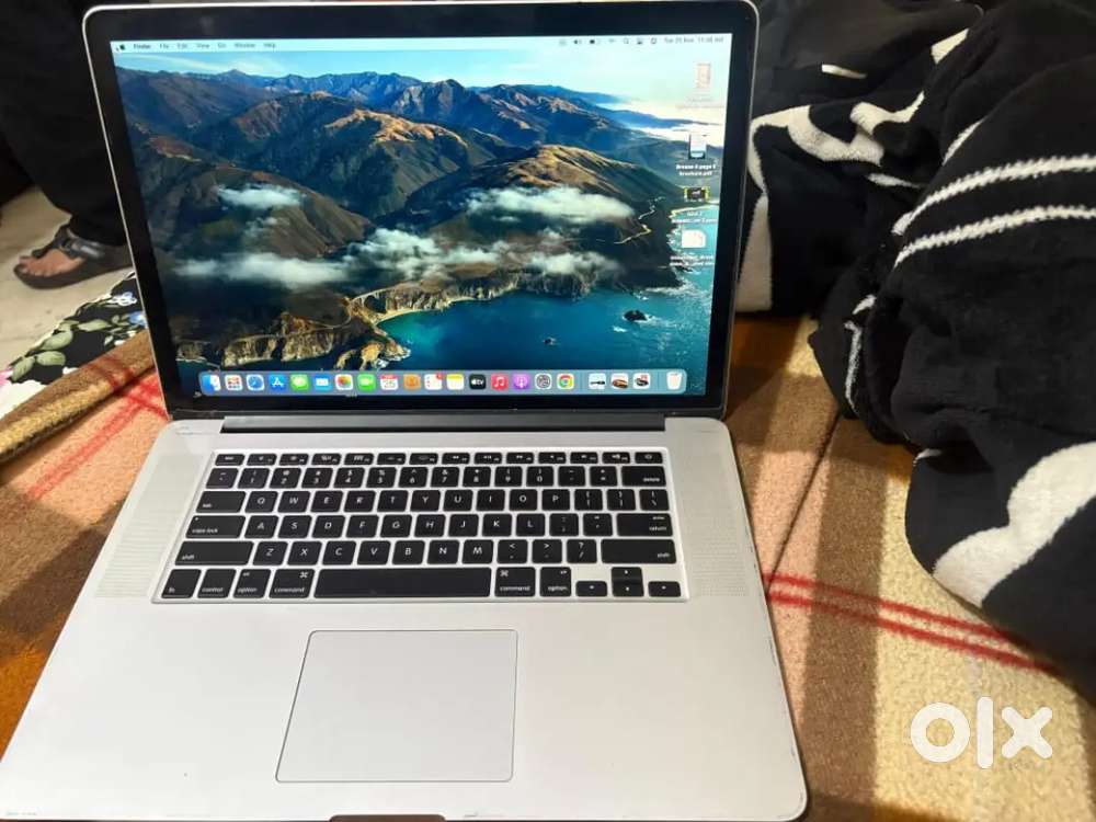 Apple Macbook pro i7