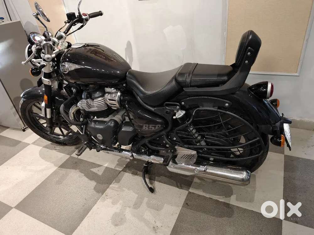 ROYAL ENFIELD SUPER METEOR 650 LOOKS LIKE NEW