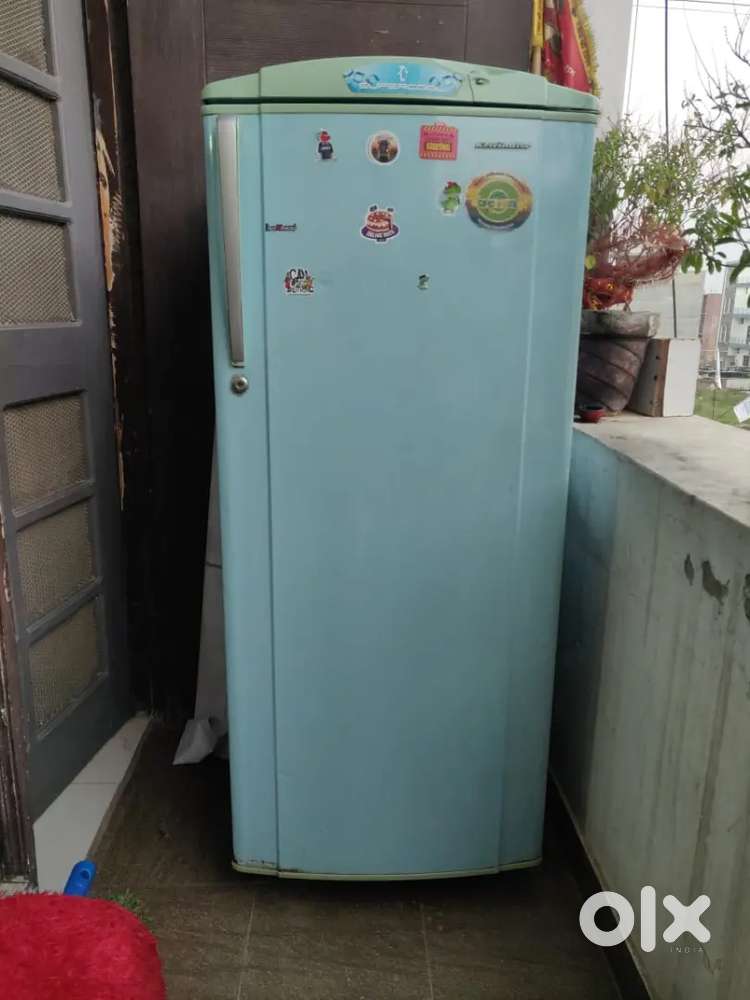 Kelvinator supercool fridge for sale with ice cube tray