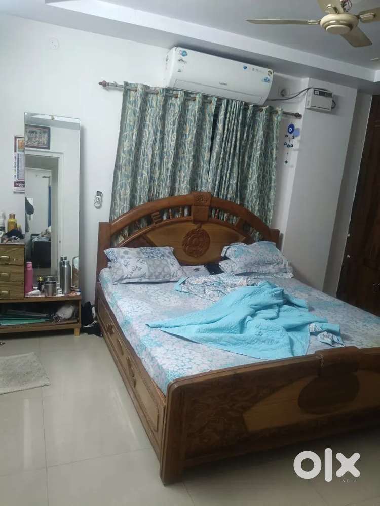 Flat for lease or rent .fully furnished 4 acs,  3cots,  dining  ,sofa