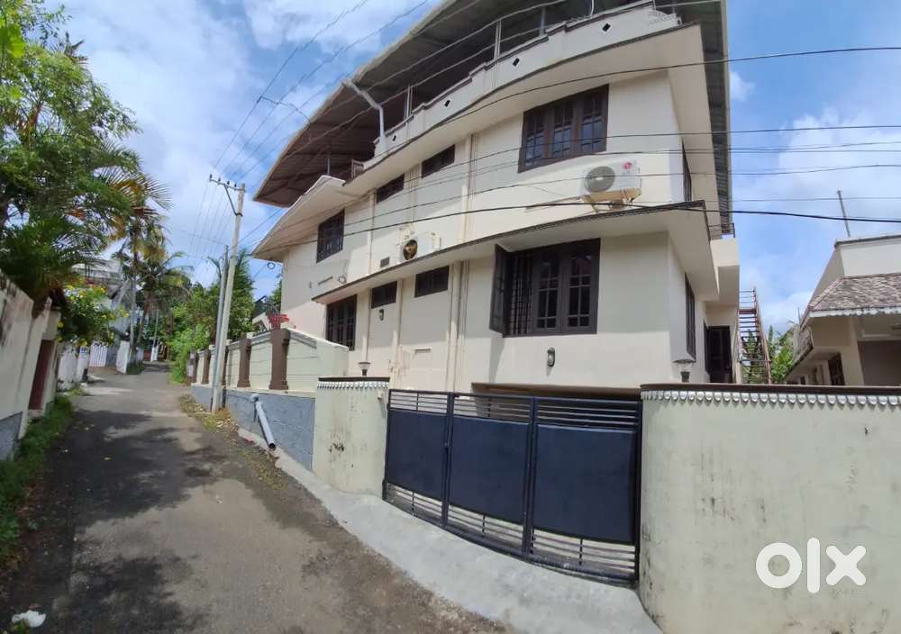 House for rent available behind Saraswathi vidyalaya, Arappura.