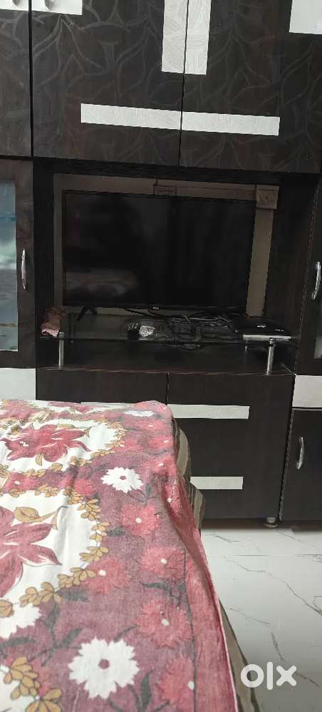 TCL 32 Inch colour TV