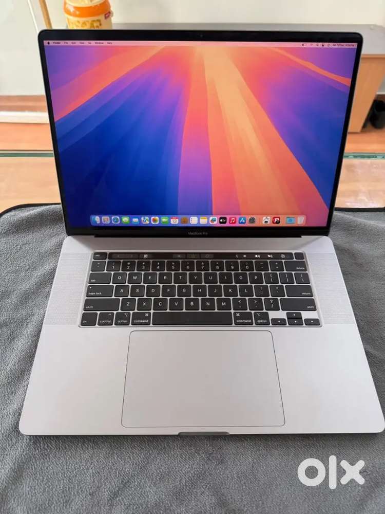 Macbook Pro 2019 16 inch i7 32gb 512gb in 100% condition