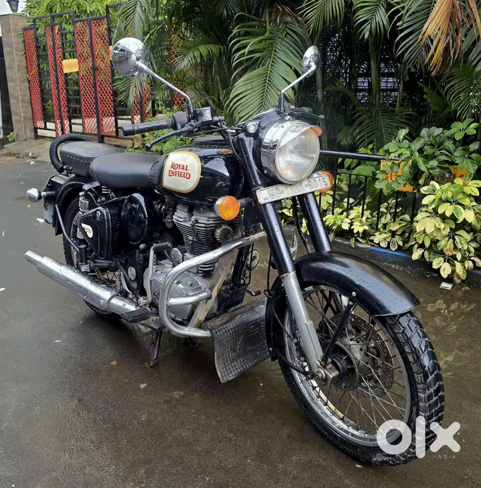 Royal Enfield Bullet Classic 350cc mode bike.