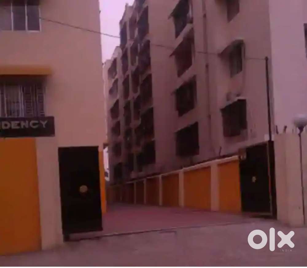 Well maintained ready to move in flat.