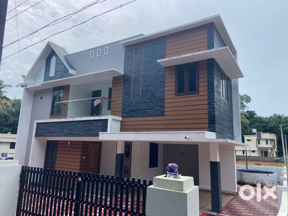 New.   House.   ETTUMANOOR.    KANKKARI