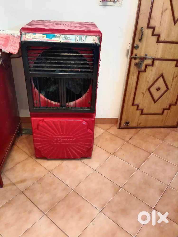 Cooler with exhaust fan
