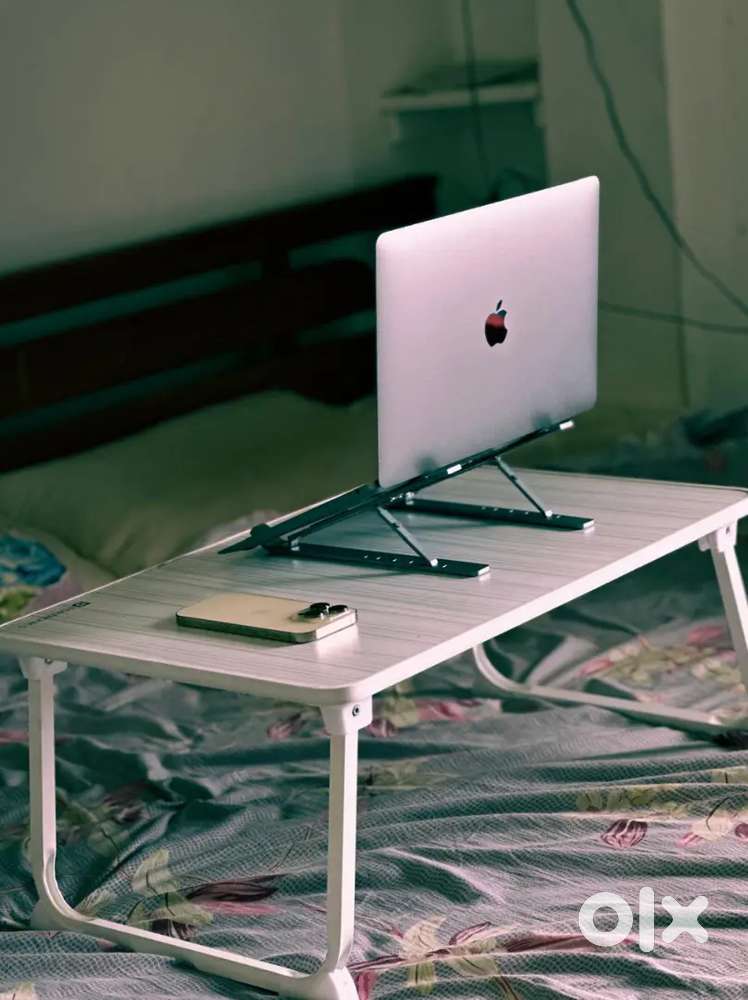 Apple laptop