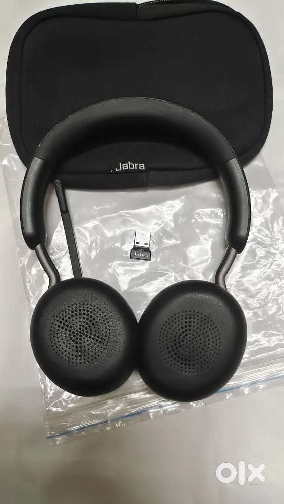 Jabra evolve 2 65 bluetooth wireless usb C Headset
with dongle n pouch