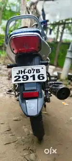 Bike me adha se adhik saman naya laga hua hai aor pent bhi hua hai